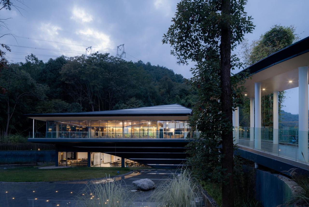 BIM建筑|竹文化的意象解读：崇州·竹艺村游客中心 / 小隐建筑