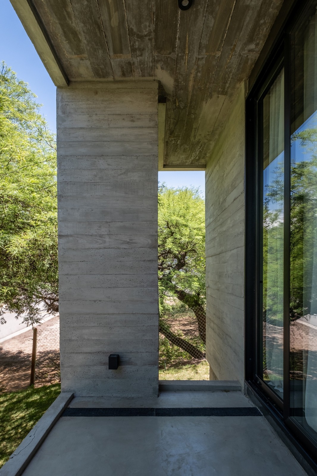 BIM建筑|竞技场中的房子 / Pablo Senmartin