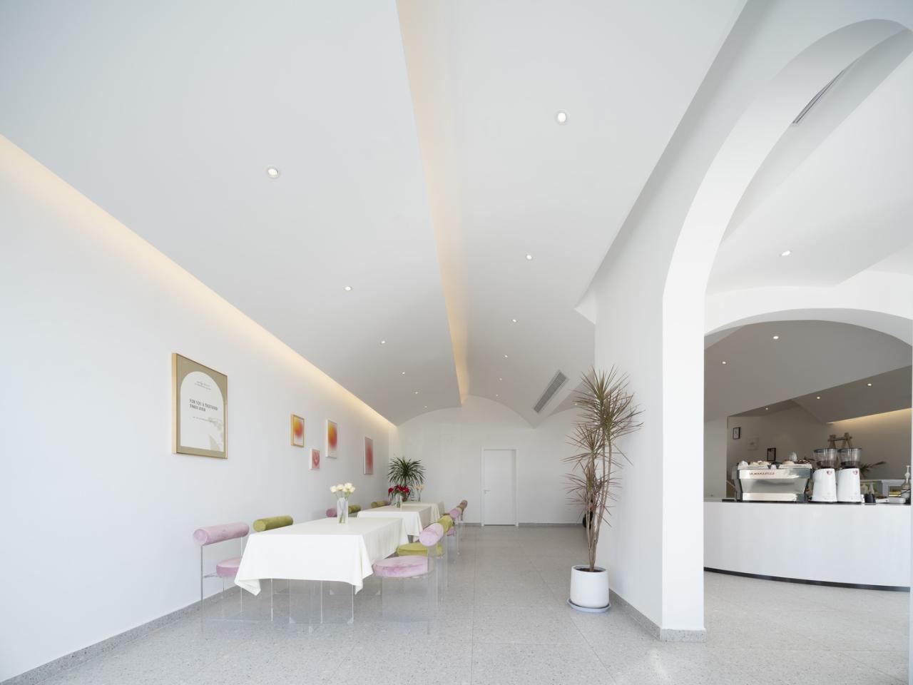 BIM建筑|环湖公路边的度假餐吧 / 平介设计