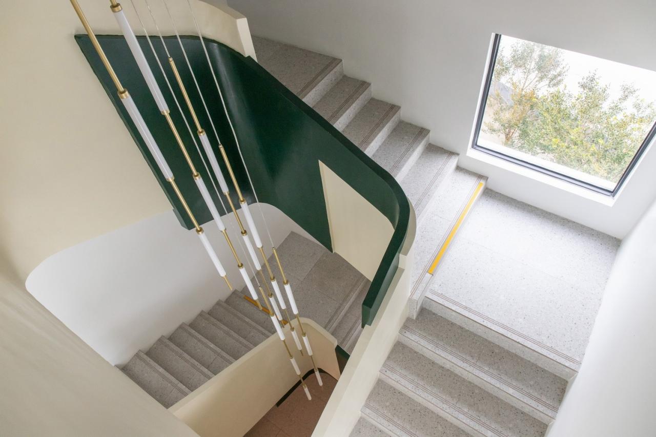 BIM建筑|环湖公路边的度假餐吧 / 平介设计