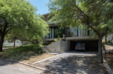 BIM建筑|竞技场中的房子 / Pablo Senmartin-BIM建筑网