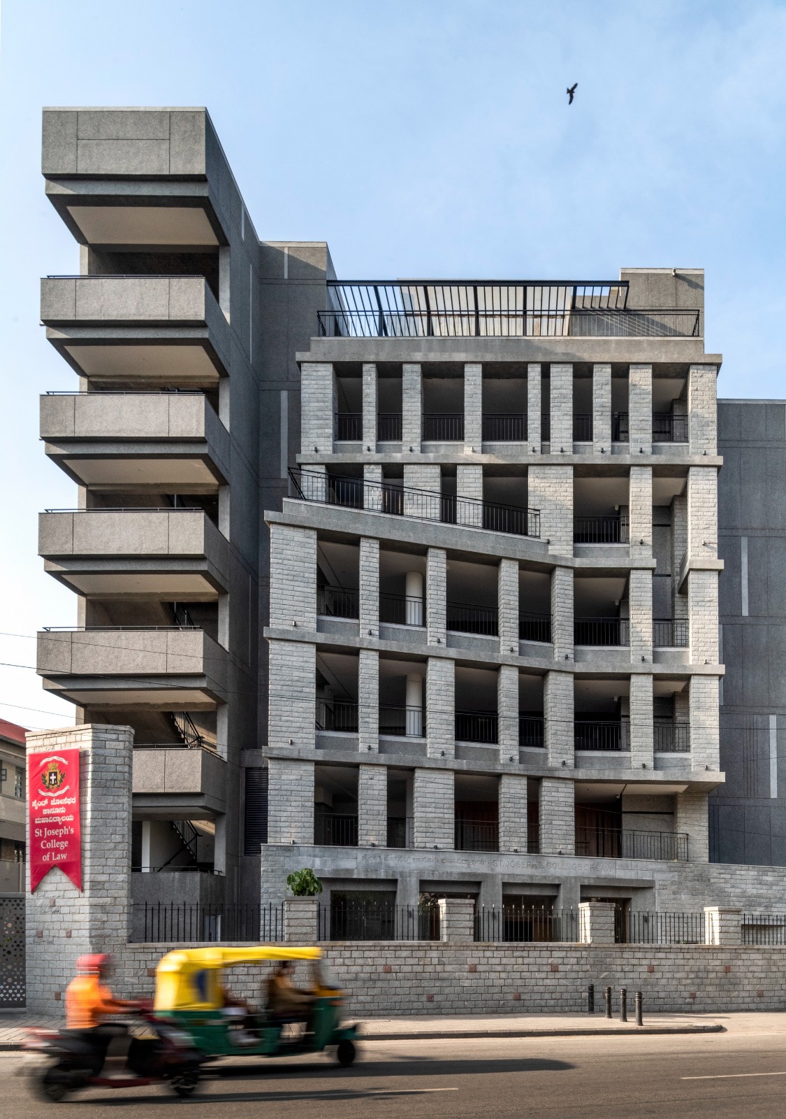 BIM建筑|班加罗尔圣约瑟夫法学院 / BetweenSpaces