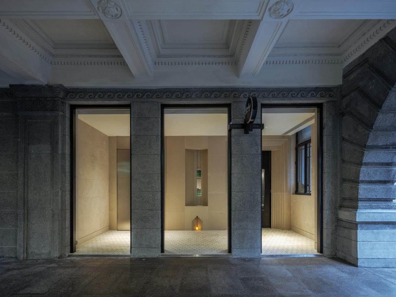 BIM建筑|Piazza in a room：Mapoly Coffee满坡栗咖啡(历史博物馆店) / Wutopia Lab