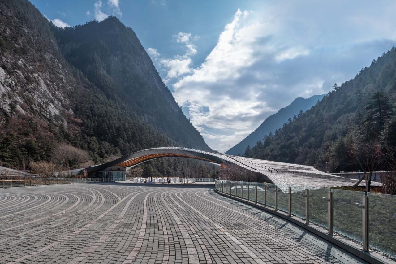 BIM建筑|九寨沟景区沟口立体式游客服务中心 / 清华大学建筑设计研究院