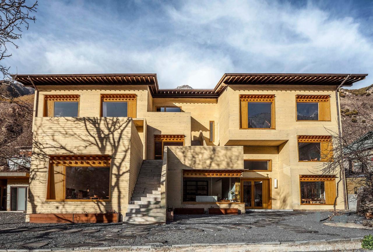 BIM建筑|雪山下的碉房-西藏嘎玛溪卡民宿 / hyperSity Architects