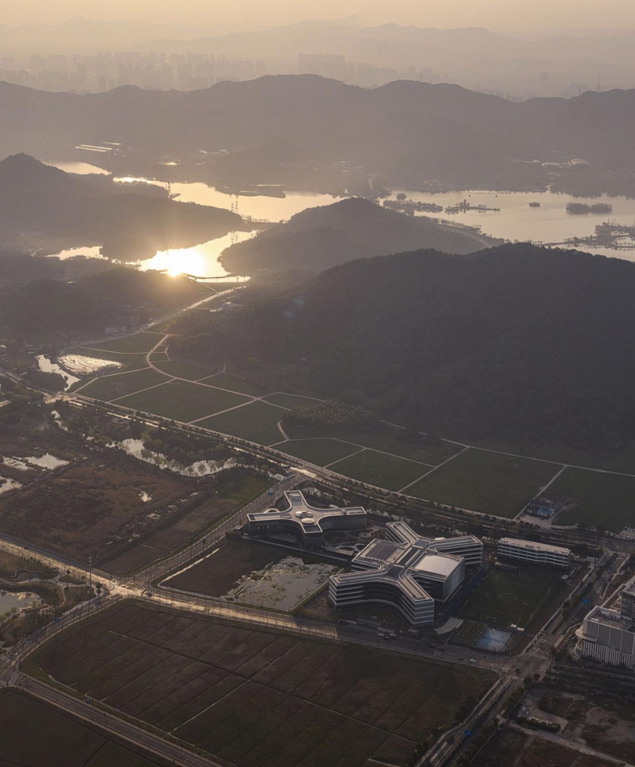 BIM建筑|Education Hub：HIS杭州国际学校 / 朱培栋-line+建筑事务所、gad