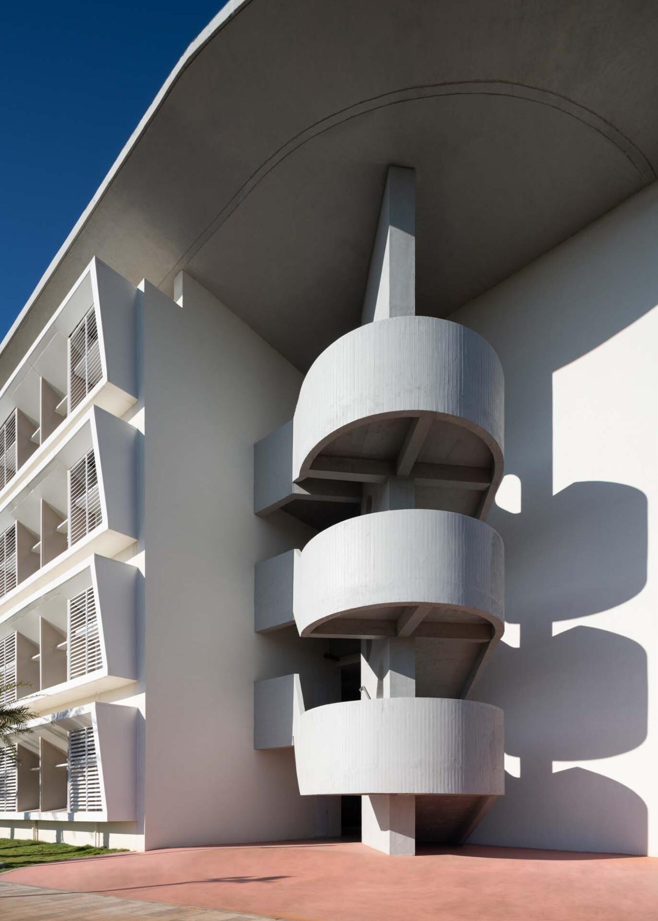 BIM建筑|海口江东寰岛实验学校 / 迹·建筑事务所