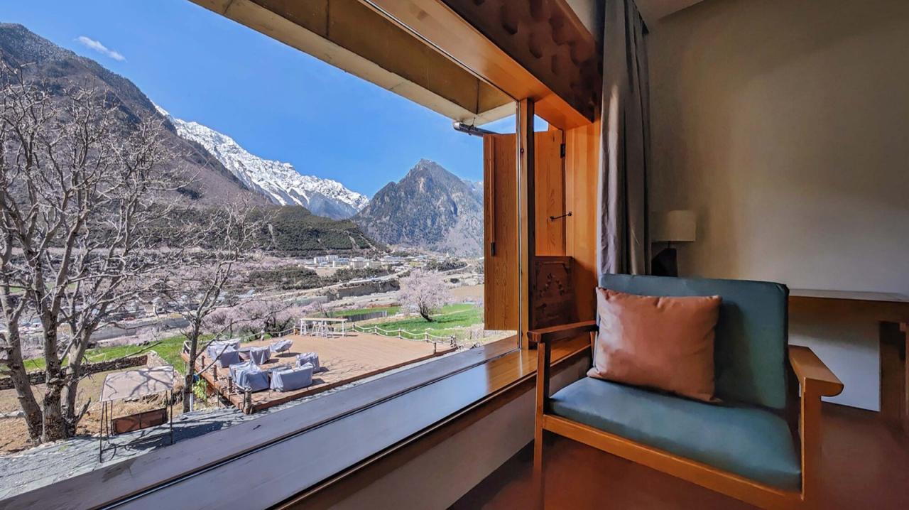 BIM建筑|雪山下的碉房-西藏嘎玛溪卡民宿 / hyperSity Architects