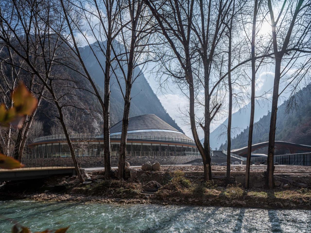 BIM建筑|九寨沟景区沟口立体式游客服务中心 / 清华大学建筑设计研究院