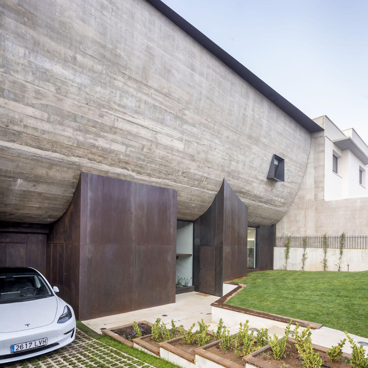 BIM建筑|混凝土外壳，NAU 住宅 / MUKA Arquitectura