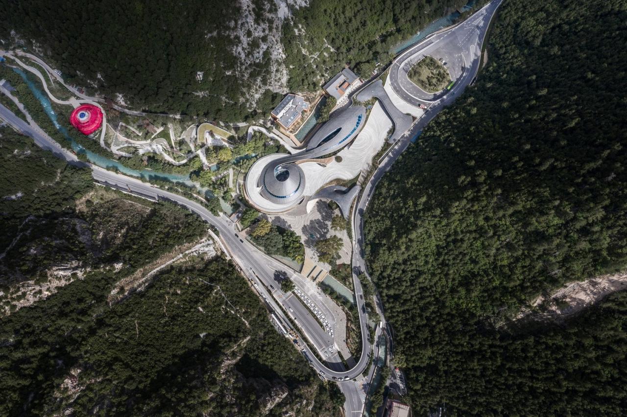 BIM建筑|九寨沟景区沟口立体式游客服务中心 / 清华大学建筑设计研究院