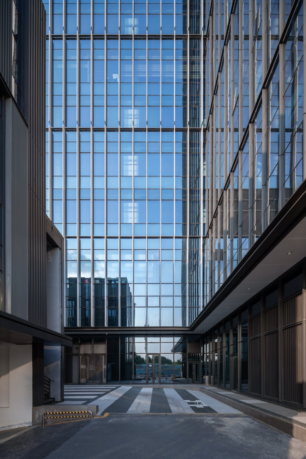 BIM建筑|广州南站发现广场：让建筑成为城市景观 / XAA建筑事务所