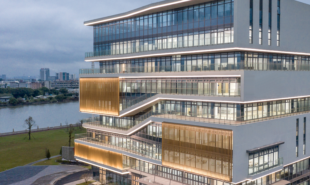 BIM建筑|立于水乡新区的精神堡垒：东莞水乡科创二期 / 森磊国际