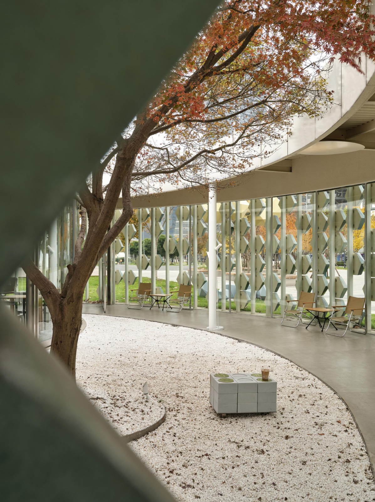 BIM建筑|青枫树下的LOAM瓷屋咖啡 / 八荒设计