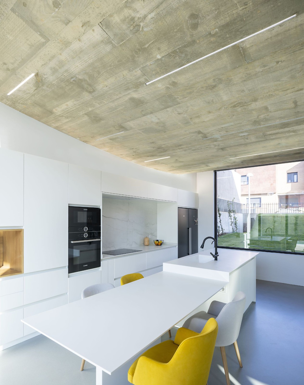 BIM建筑|混凝土外壳，NAU 住宅 / MUKA Arquitectura