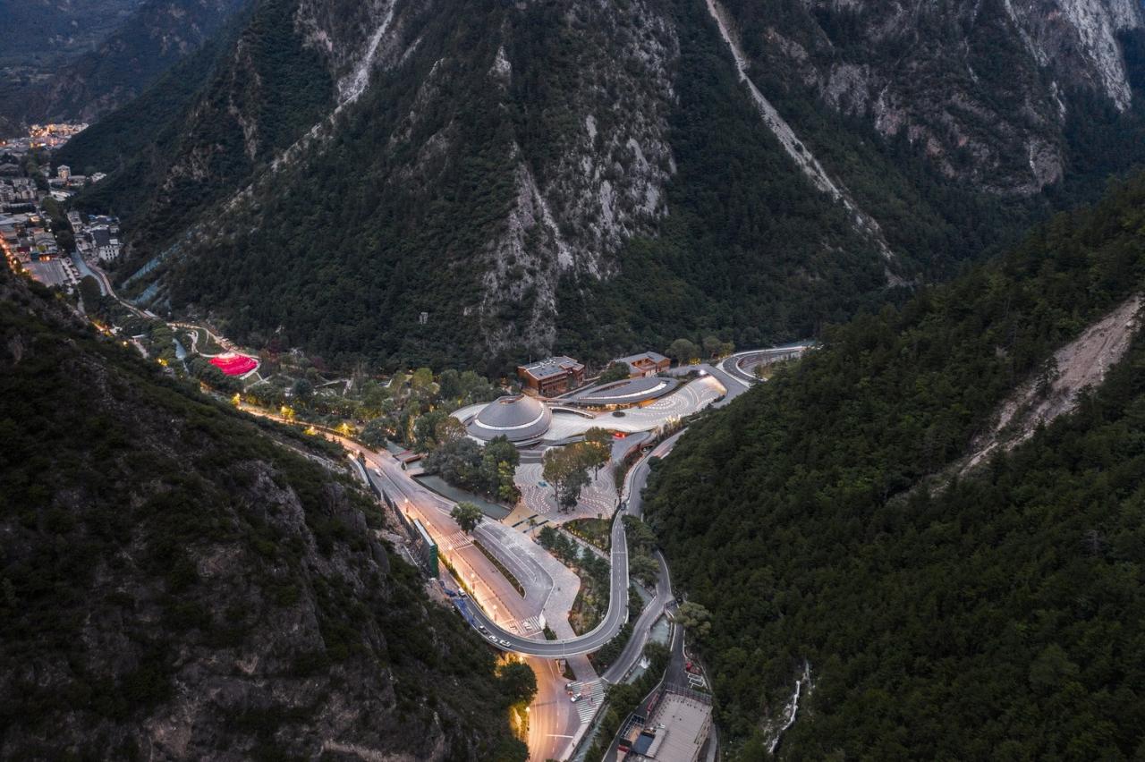 BIM建筑|九寨沟景区沟口立体式游客服务中心 / 清华大学建筑设计研究院