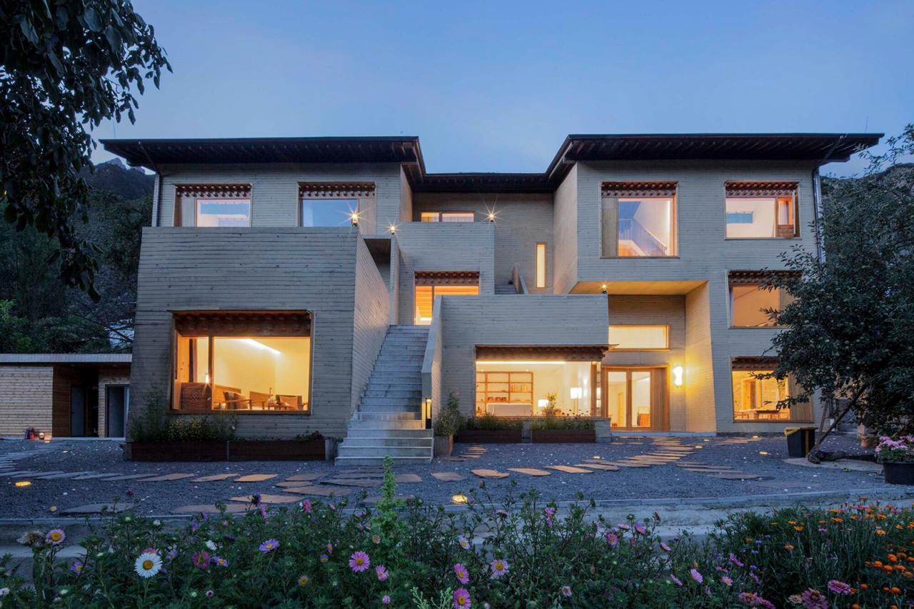 BIM建筑|雪山下的碉房-西藏嘎玛溪卡民宿 / hyperSity Architects