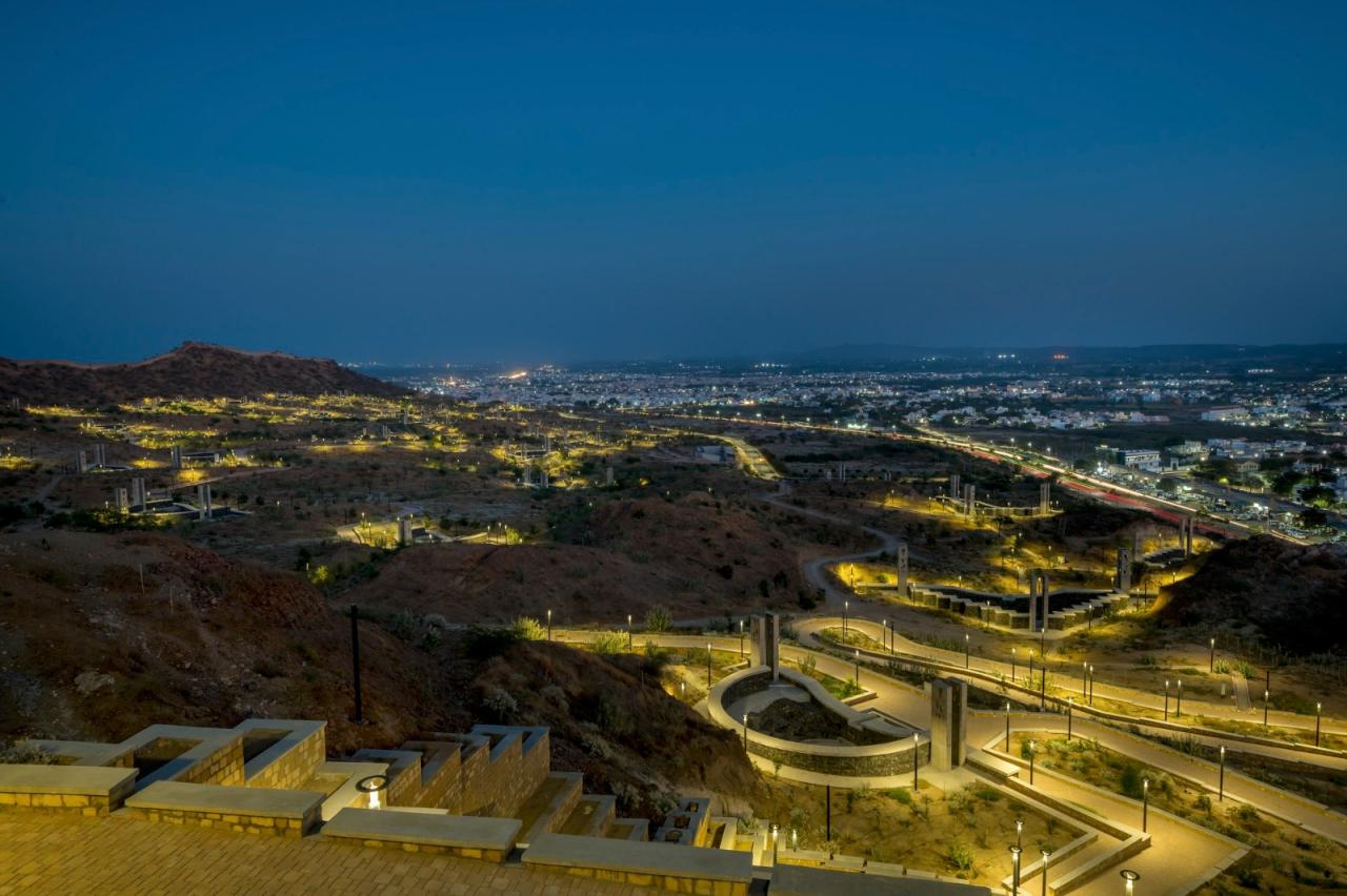 BIM建筑|Smritivan地震纪念碑 / Vastushilpa Sangath