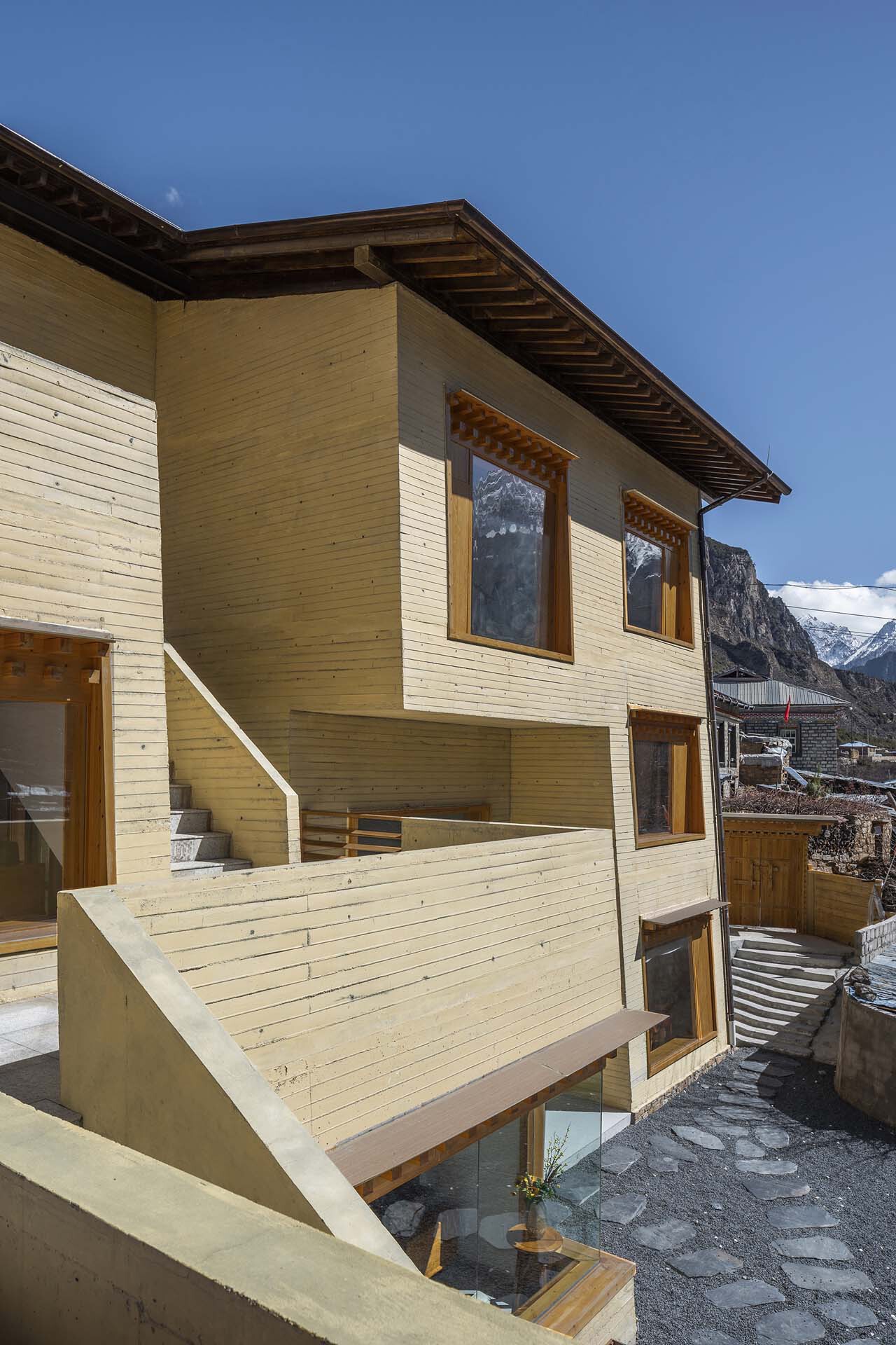 BIM建筑|雪山下的碉房-西藏嘎玛溪卡民宿 / hyperSity Architects