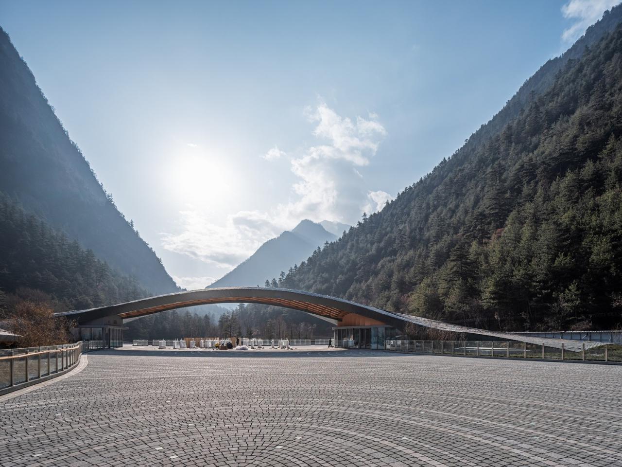 BIM建筑|九寨沟景区沟口立体式游客服务中心 / 清华大学建筑设计研究院