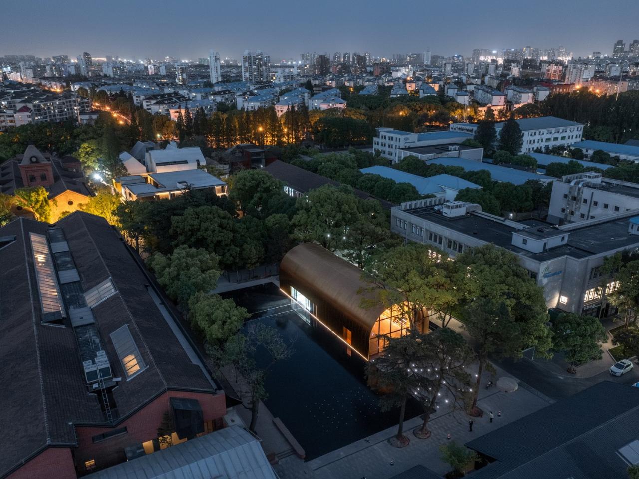 BIM建筑|全金属外壳：铜堡 / Wutopia Lab