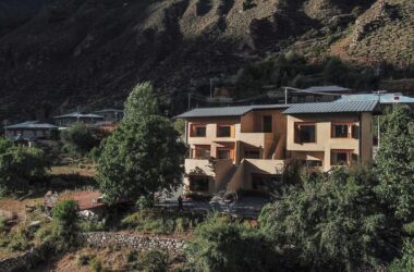 BIM建筑|雪山下的碉房-西藏嘎玛溪卡民宿 / hyperSity Architects-BIM建筑网