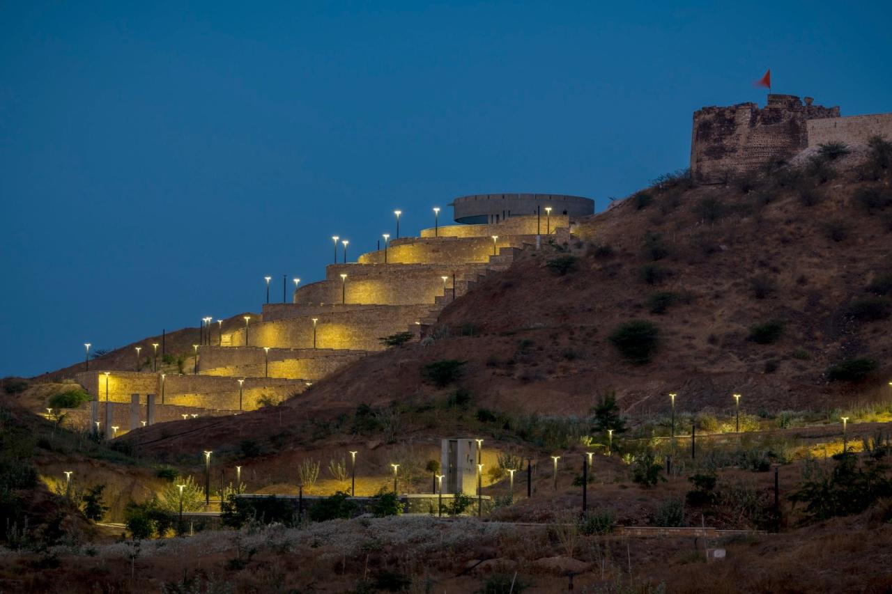 BIM建筑|Smritivan地震纪念碑 / Vastushilpa Sangath