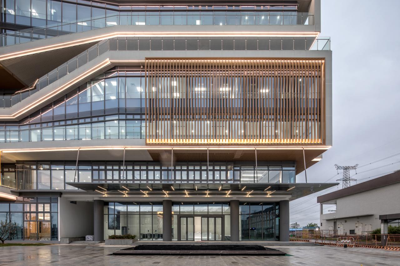 BIM建筑|立于水乡新区的精神堡垒：东莞水乡科创二期 / 森磊国际