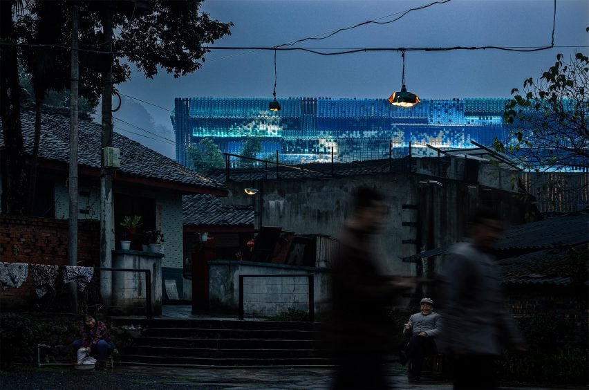 BIM建筑|洛西特照明在峨眉山设计拟真式灯光剧场