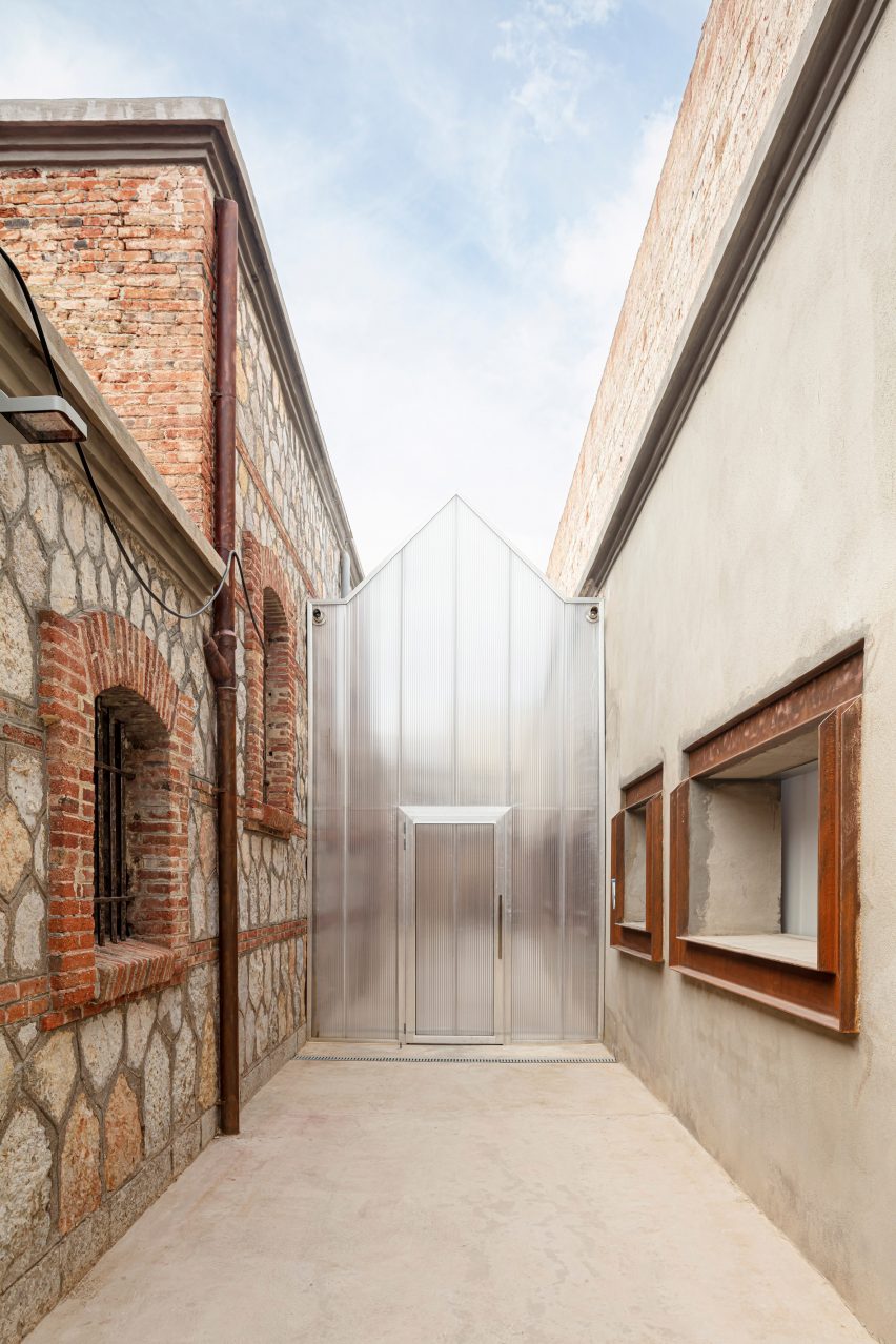 BIM建筑|乔斯·弗兰多工作室改建西班牙监狱