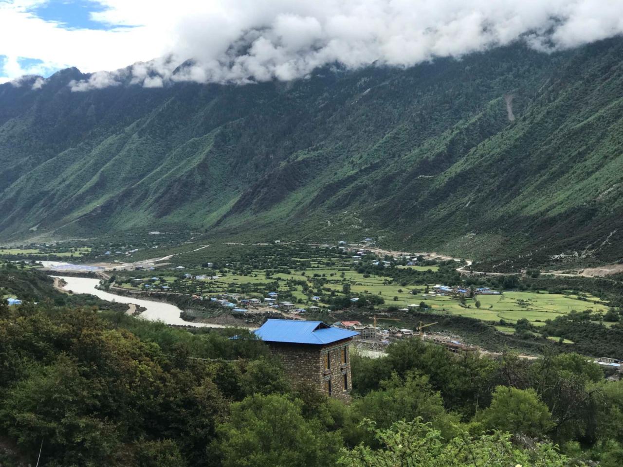 BIM建筑|雪山下的碉房-西藏嘎玛溪卡民宿 / hyperSity Architects