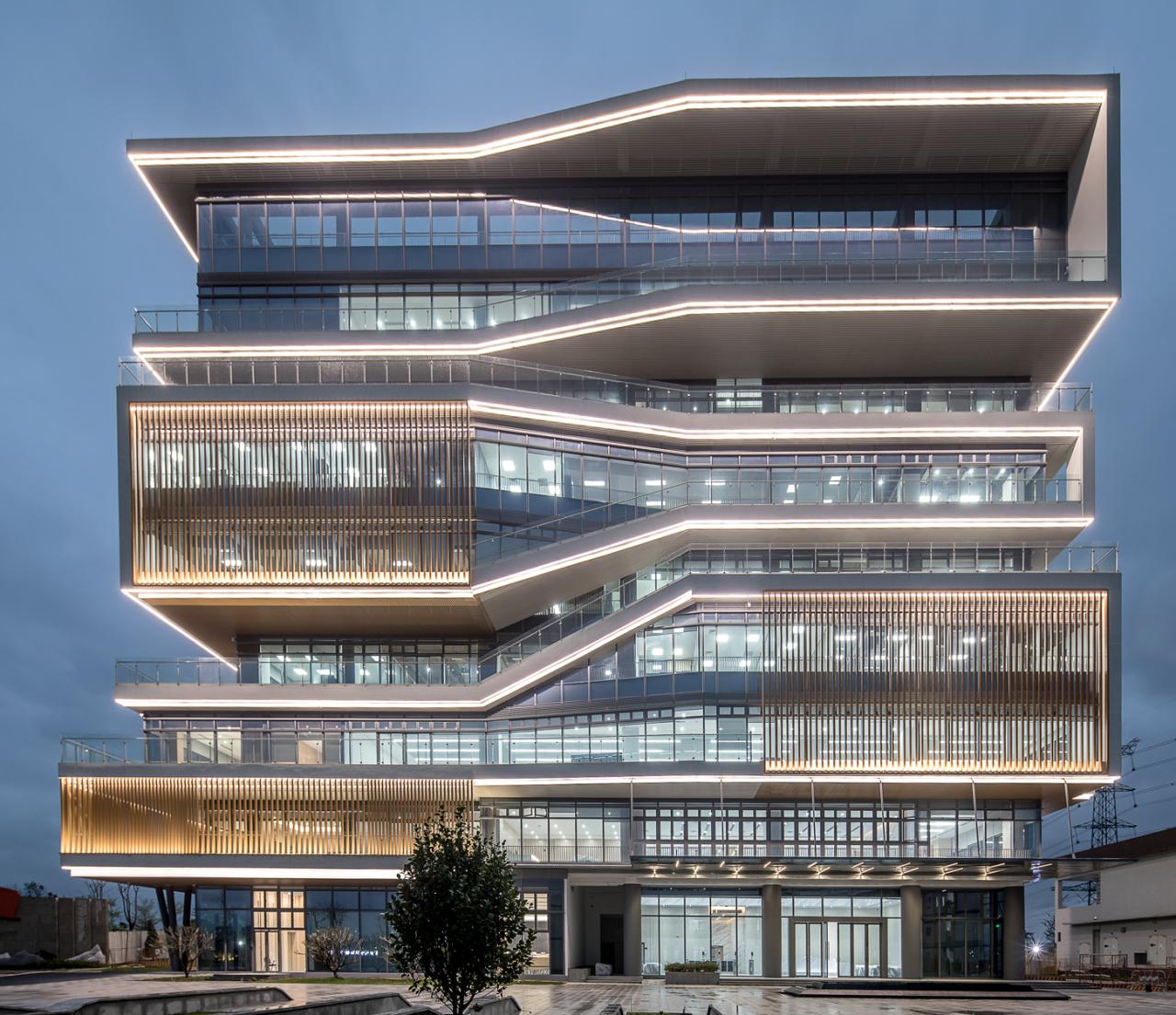 BIM建筑|立于水乡新区的精神堡垒：东莞水乡科创二期 / 森磊国际