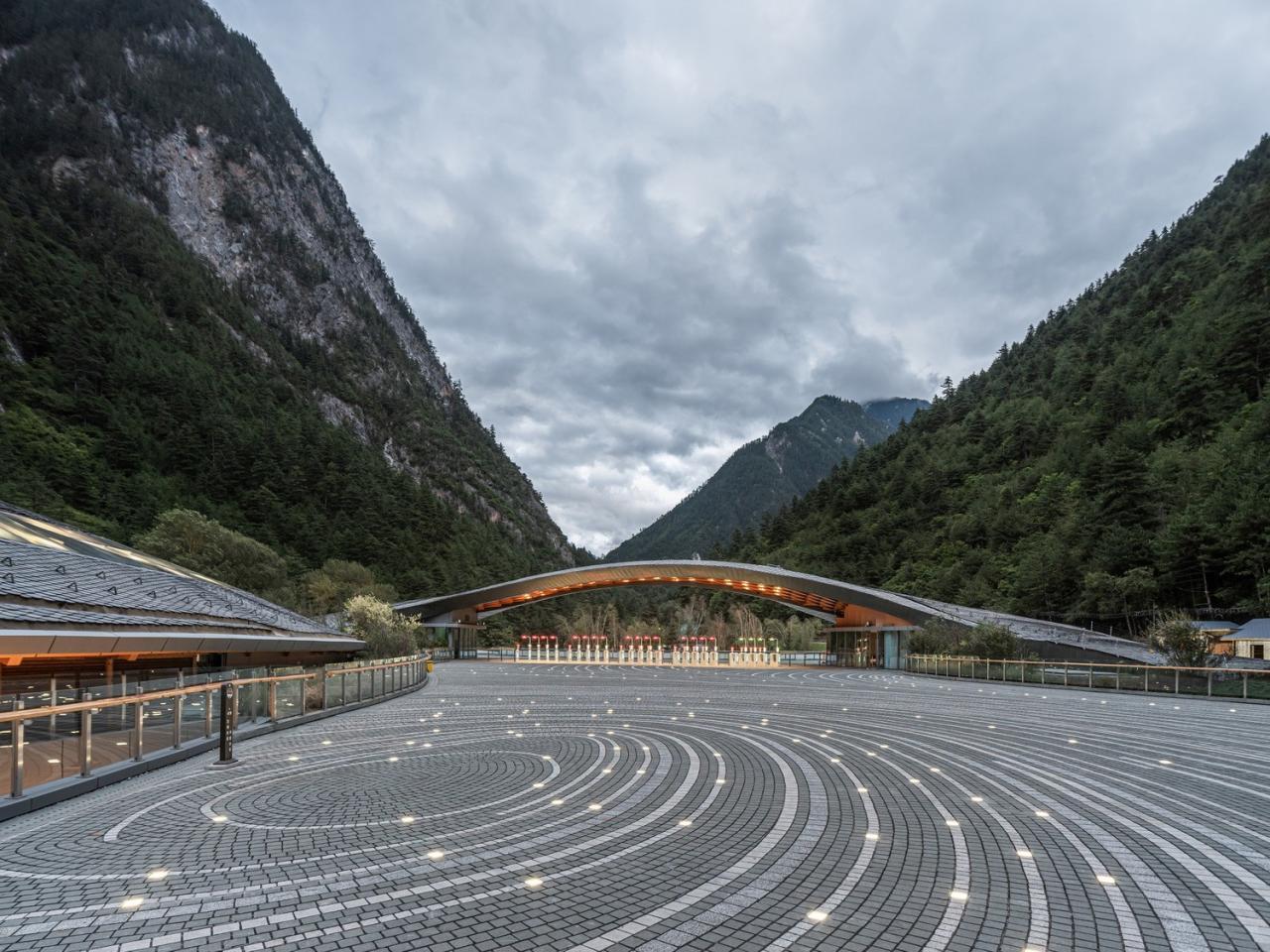 BIM建筑|九寨沟景区沟口立体式游客服务中心 / 清华大学建筑设计研究院