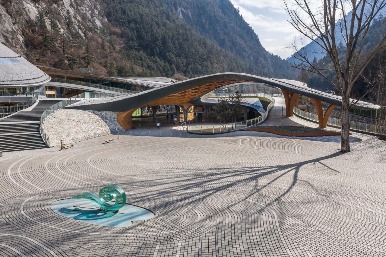 BIM建筑|九寨沟景区沟口立体式游客服务中心 / 清华大学建筑设计研究院