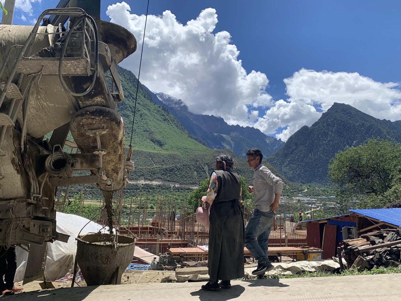 BIM建筑|雪山下的碉房-西藏嘎玛溪卡民宿 / hyperSity Architects