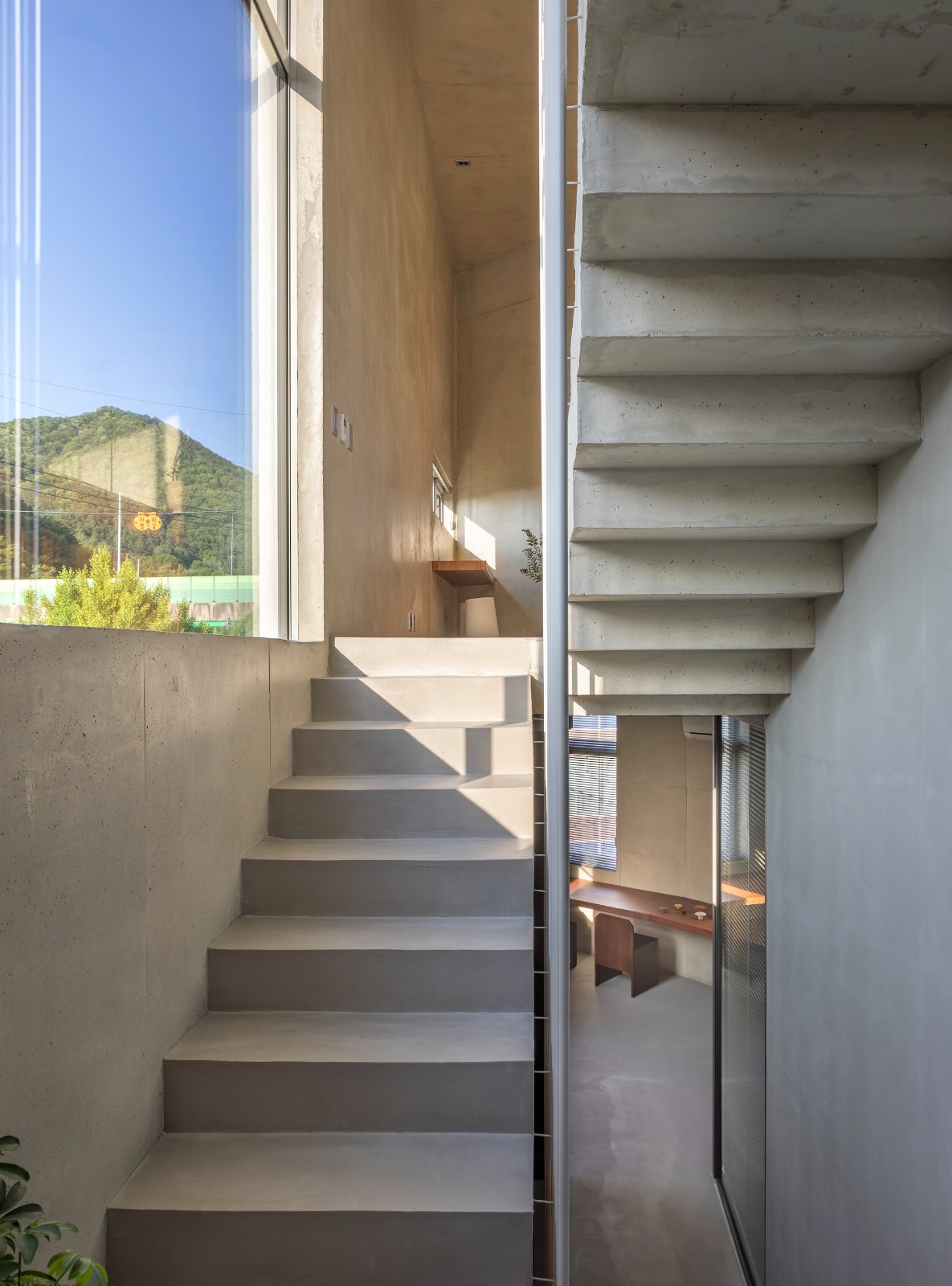 BIM建筑|自然美感，芝山石屋 / PLAN建筑事务所