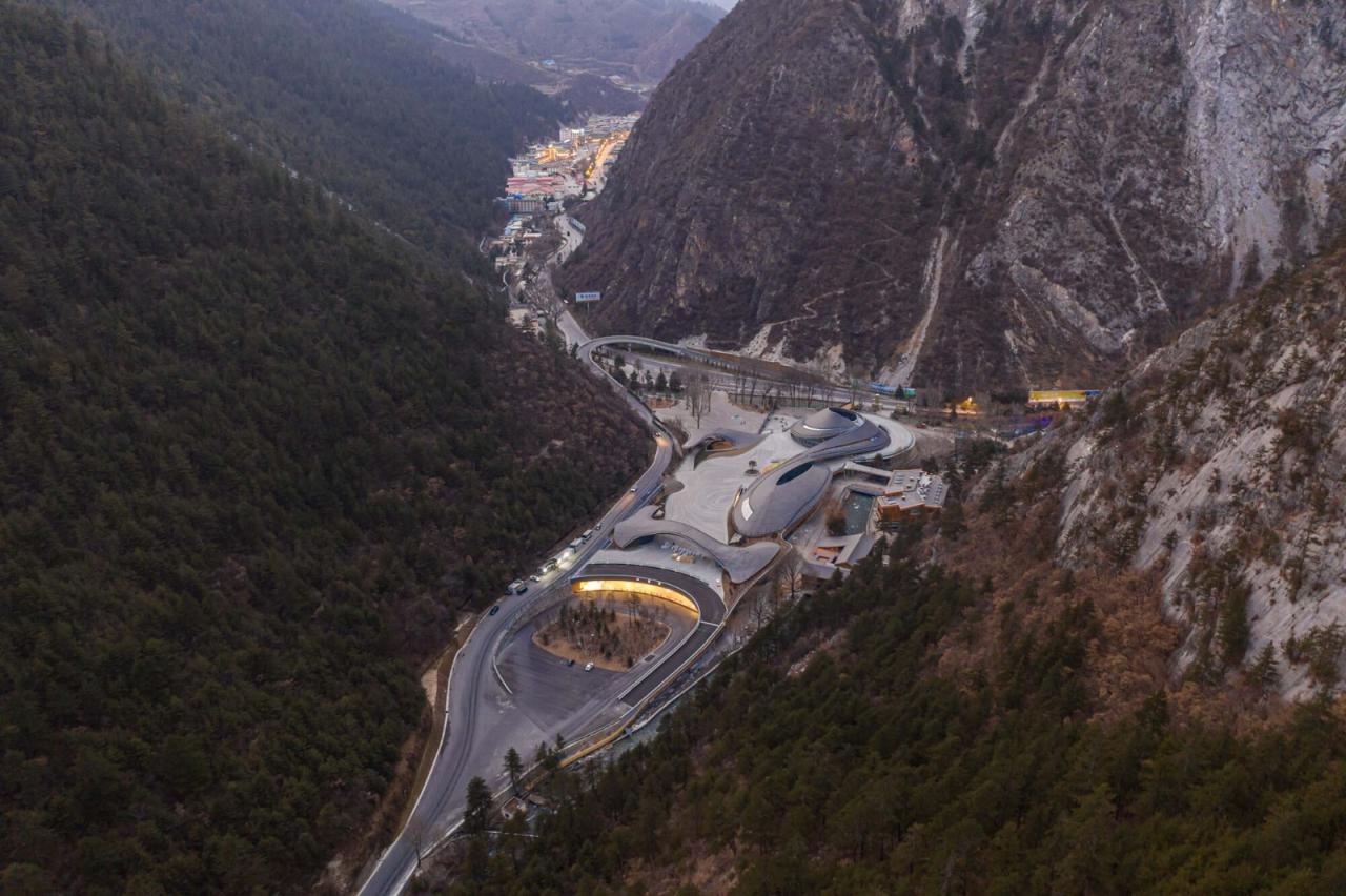 BIM建筑|九寨沟景区沟口立体式游客服务中心 / 清华大学建筑设计研究院
