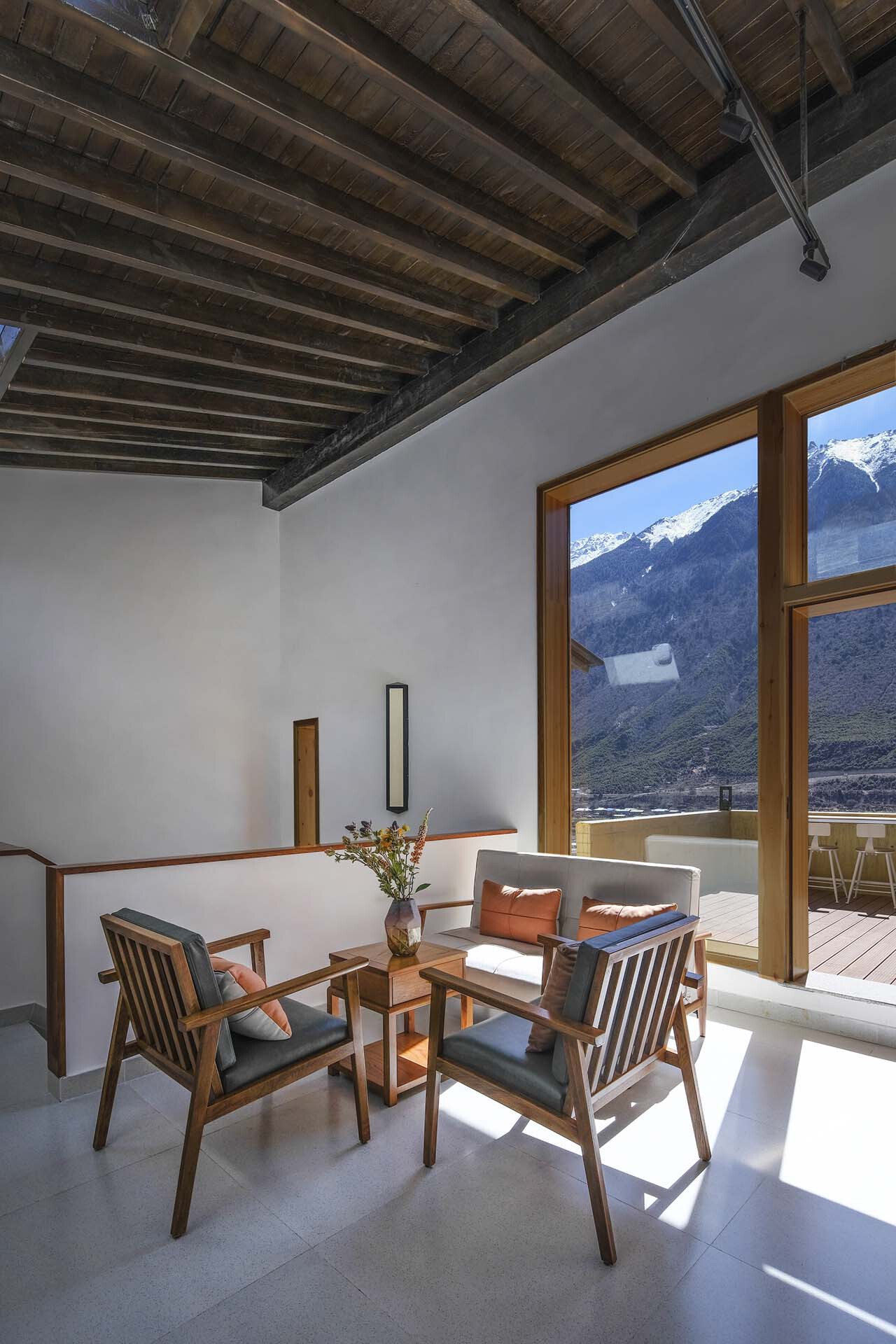 BIM建筑|雪山下的碉房-西藏嘎玛溪卡民宿 / hyperSity Architects