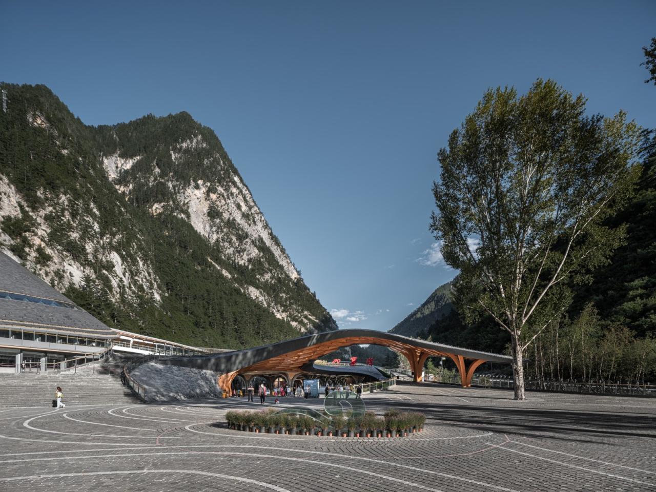 BIM建筑|九寨沟景区沟口立体式游客服务中心 / 清华大学建筑设计研究院