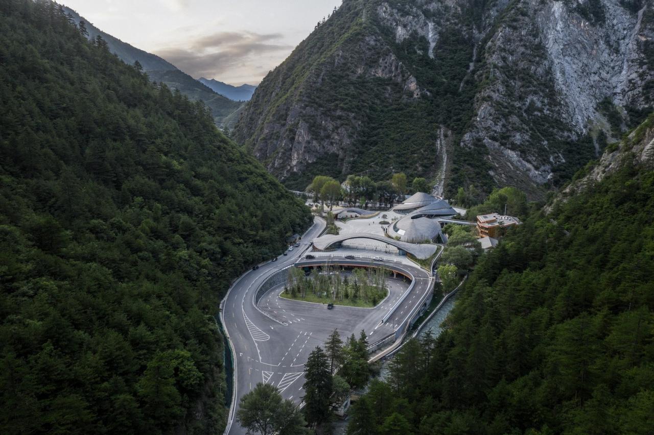 BIM建筑|九寨沟景区沟口立体式游客服务中心 / 清华大学建筑设计研究院