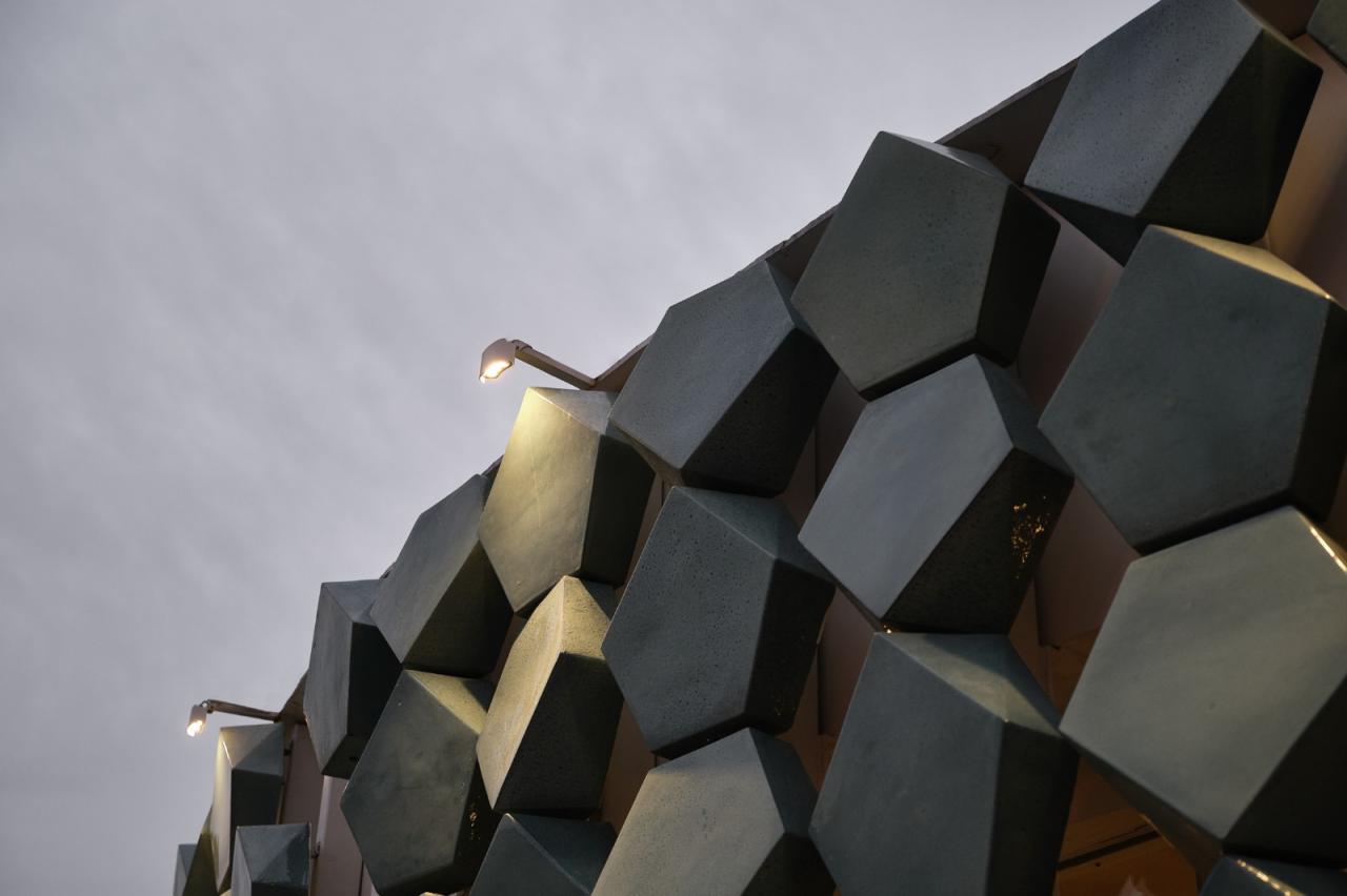 BIM建筑|青枫树下的LOAM瓷屋咖啡 / 八荒设计