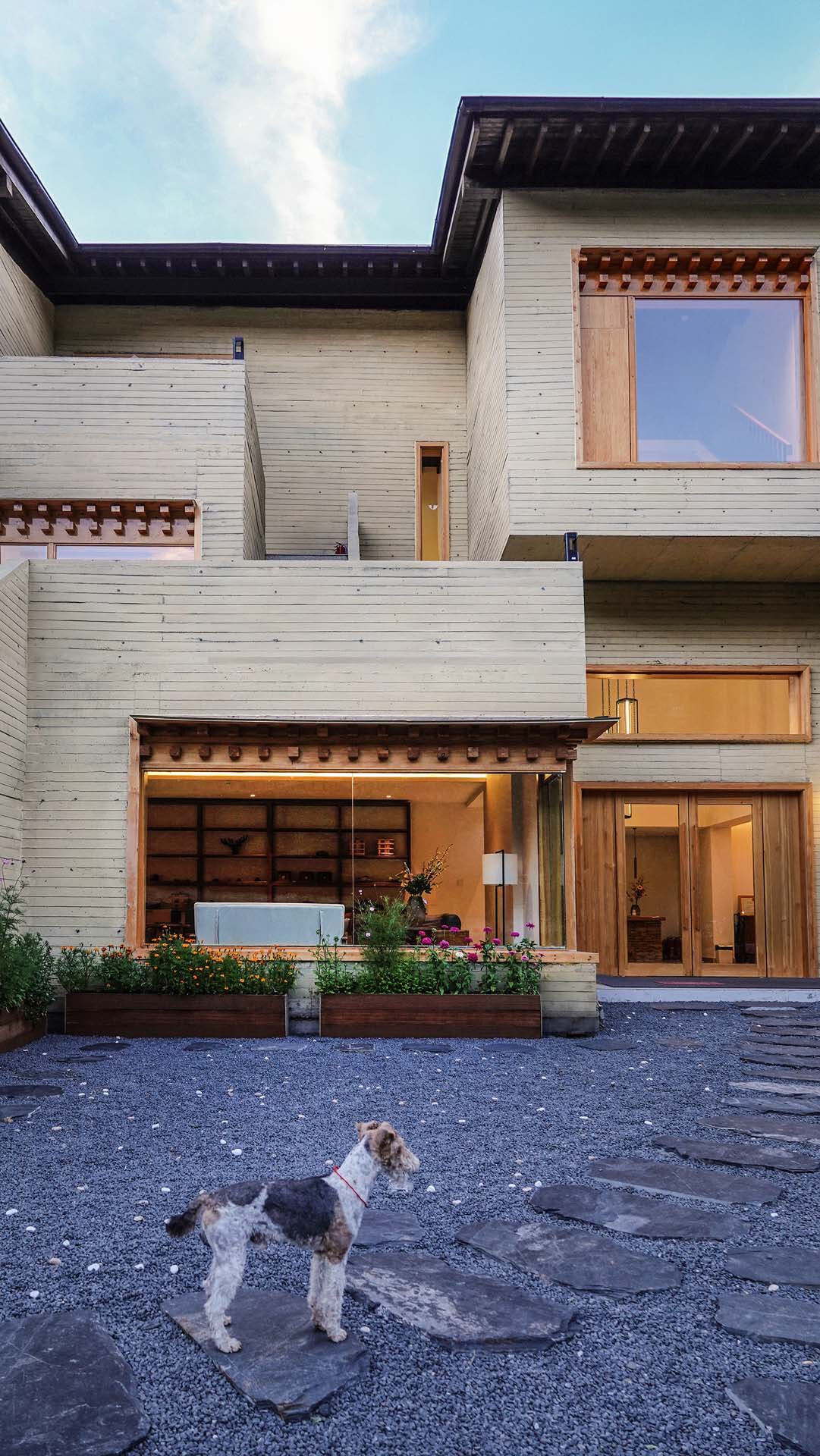 BIM建筑|雪山下的碉房-西藏嘎玛溪卡民宿 / hyperSity Architects