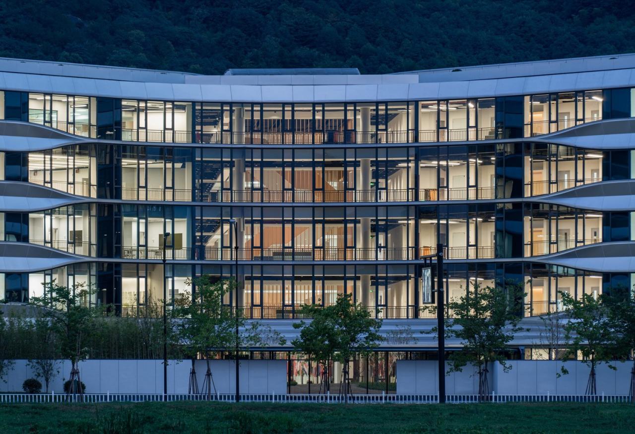 BIM建筑|Education Hub：HIS杭州国际学校 / 朱培栋-line+建筑事务所、gad