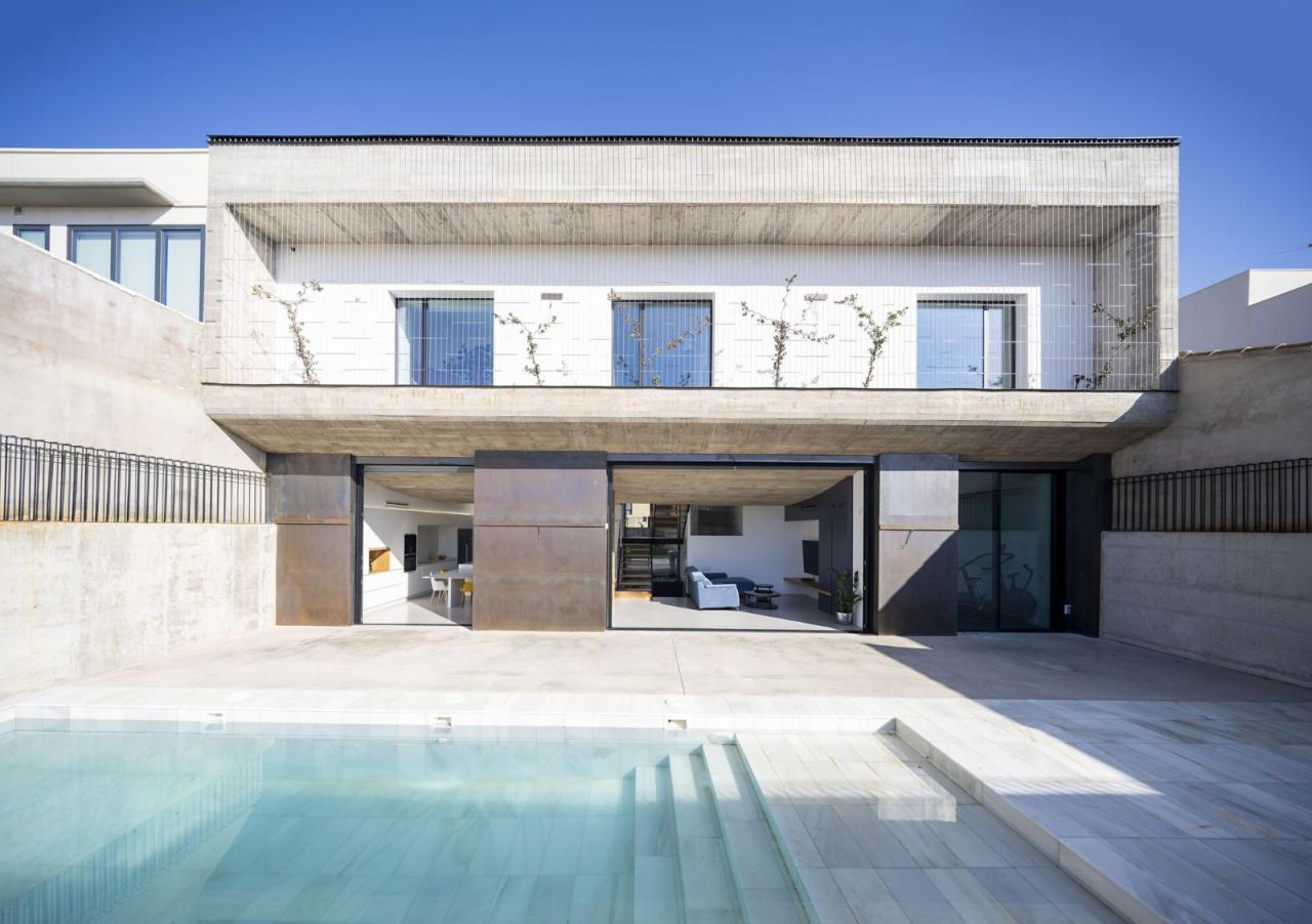 BIM建筑|混凝土外壳，NAU 住宅 / MUKA Arquitectura