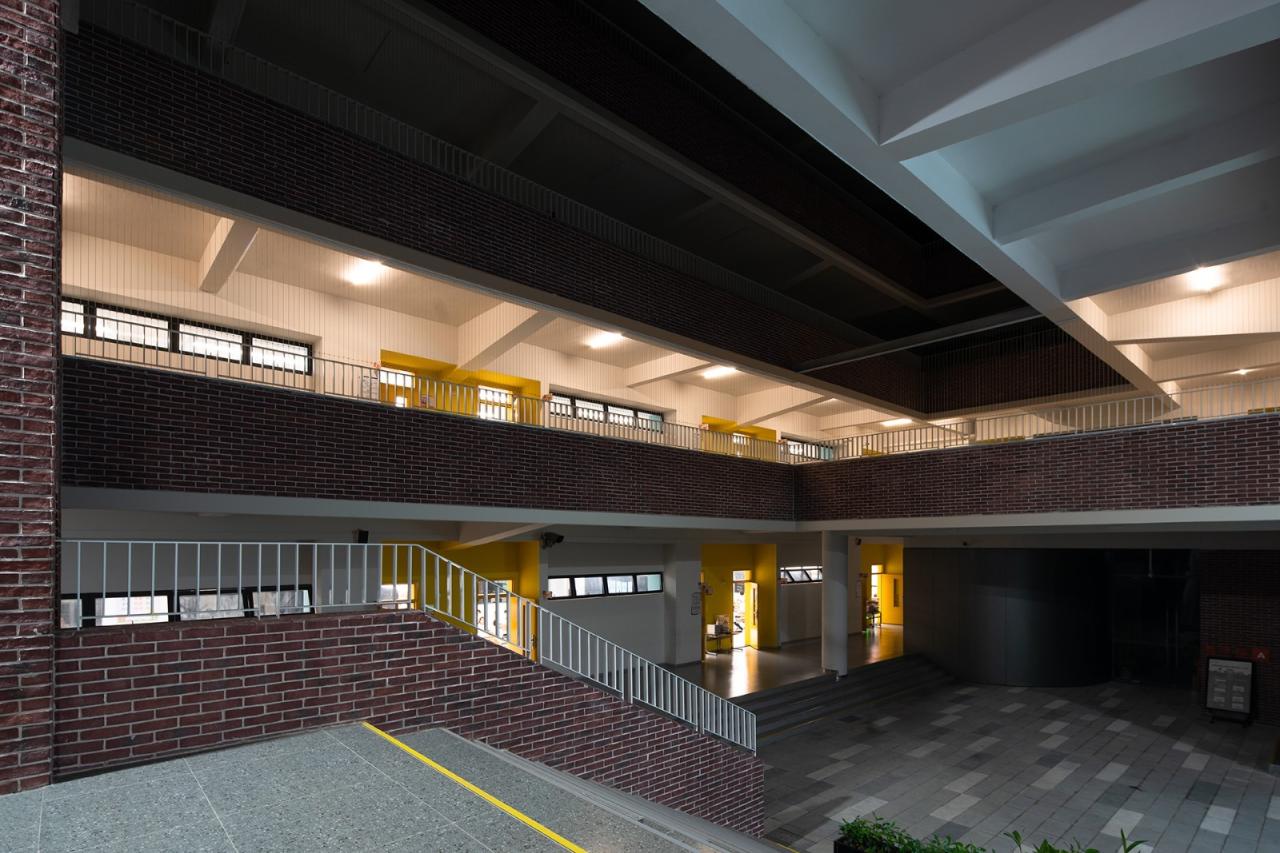 BIM建筑|几何秩序下的红砖魅力：惠州宏华学校 / 柏涛设计