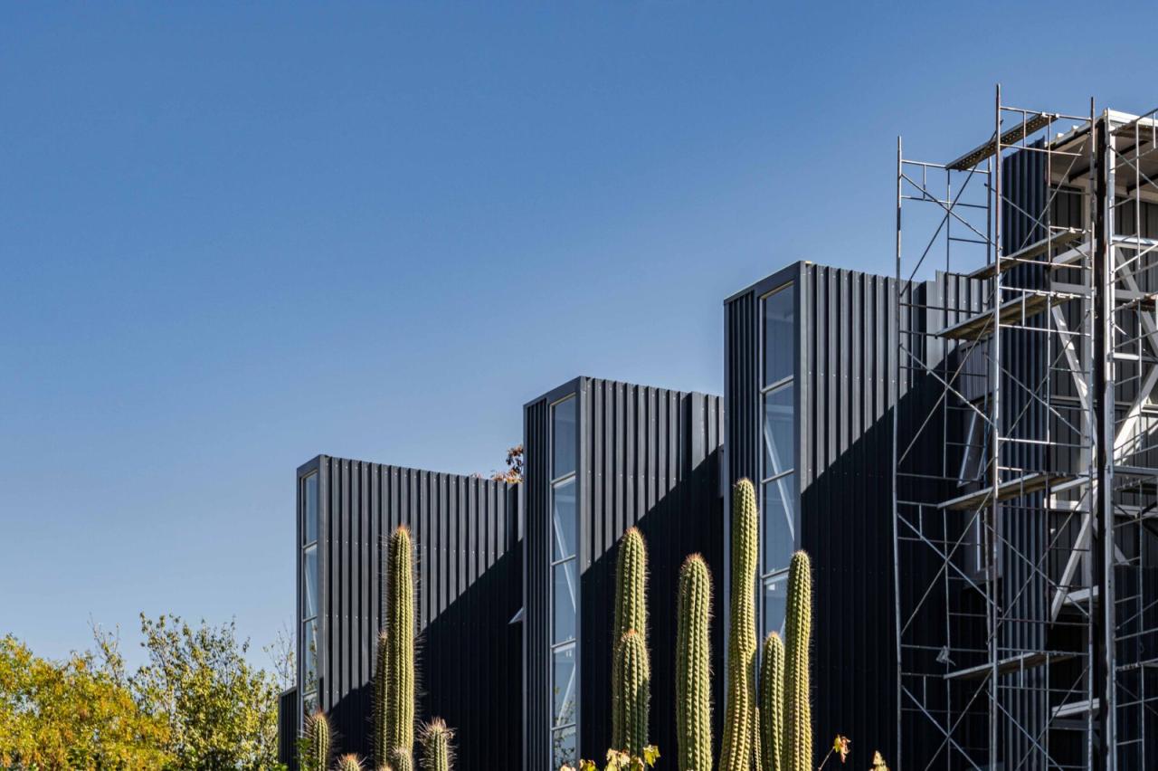 BIM建筑|集装箱宿舍 / Ian Hsü + Gabriel Rudolphy