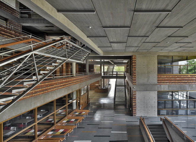 BIM建筑|艾哈迈达巴德大学中心 / Stephane Paumier Architects