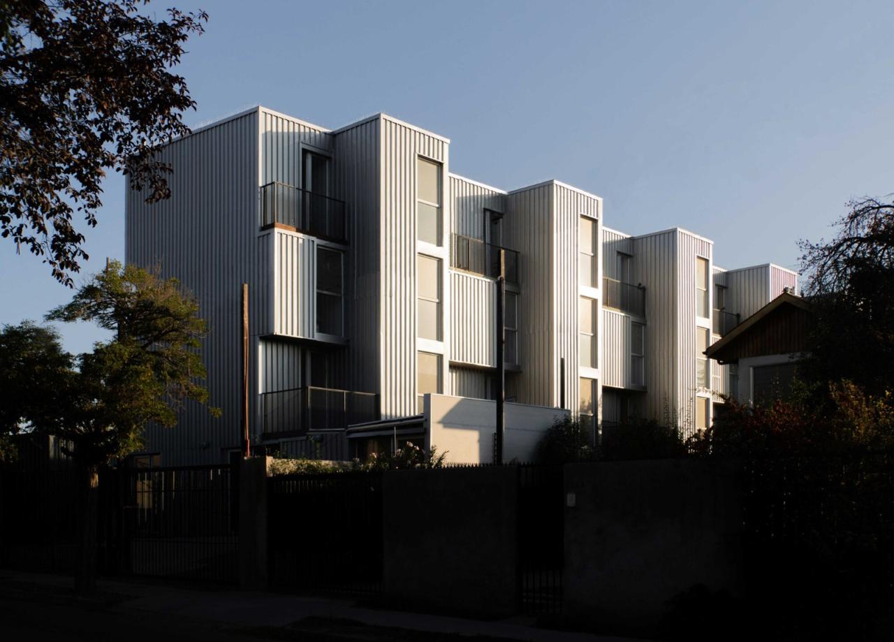 BIM建筑|集装箱宿舍 / Ian Hsü + Gabriel Rudolphy