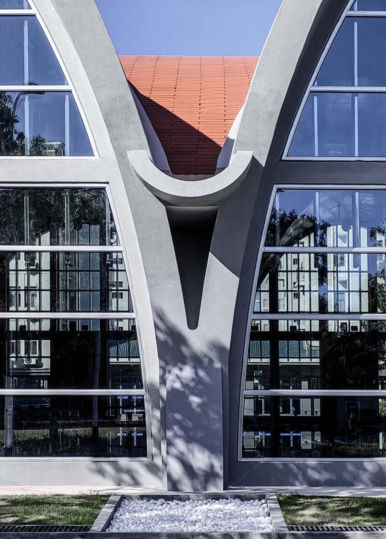 BIM建筑|东南大学游泳馆 / 周琦工作室