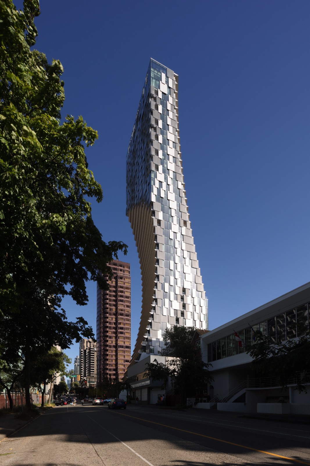 BIM建筑|突破性设计重塑城市天际线：北美艺术级豪宅“阿铂尼·隈研吾” / Westbank + 隈研吾